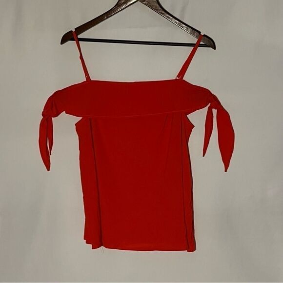 Women's Gianni Bini BG Red Off the Shoulder Top - Picture 2 of 7